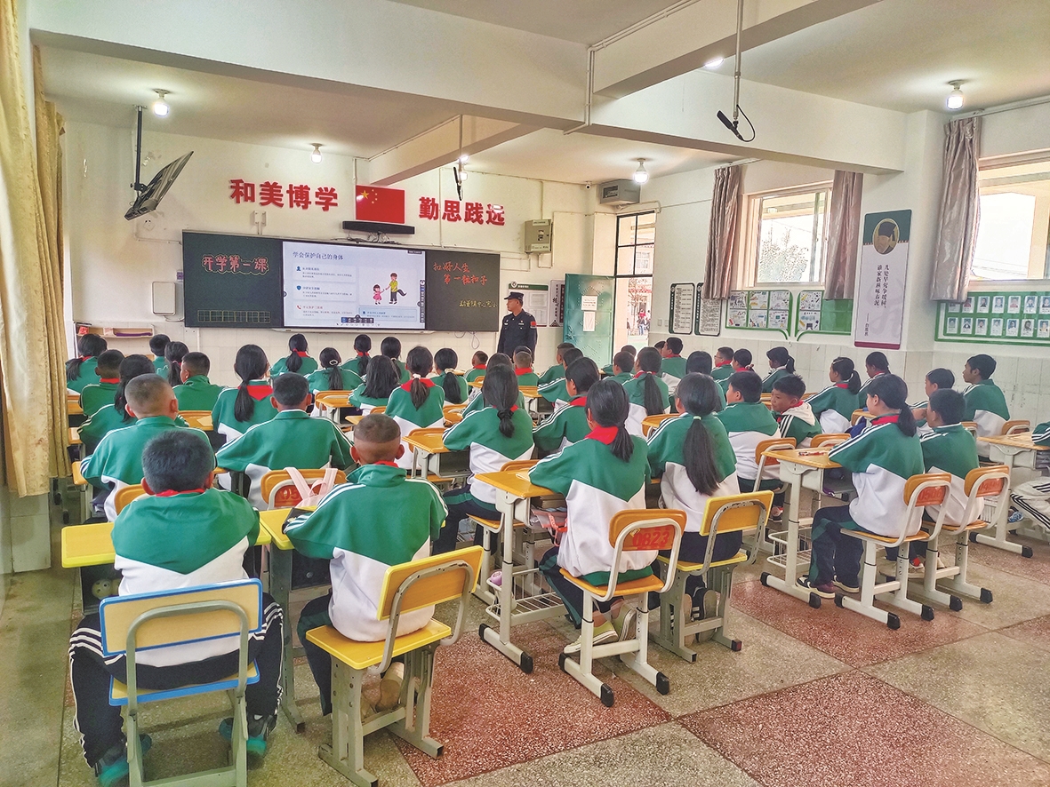 举办防范校园欺凌普法宣讲。